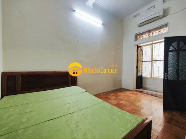 Cho thuê nhà nguyên căn phố hào nam, đống đa, gần phố, ngõ rộng, 4 ngủ