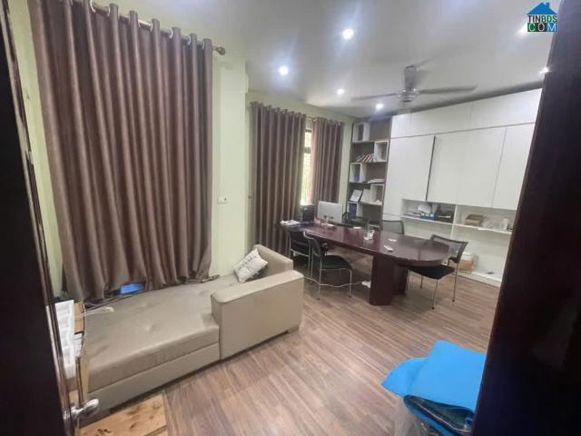 Cho thuê nhà ngõ 221 Trung Kính, Cầu Giấy 50M x 4T, 4 NGỦ giá 18tr, ở văn phòng