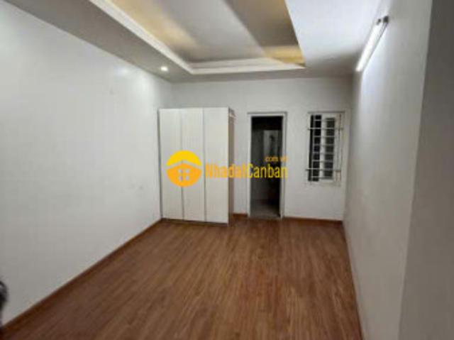 Cho thuê nhà ngõ 318 la thành, đống đa, 4 ngủ khép kín 12 triệu