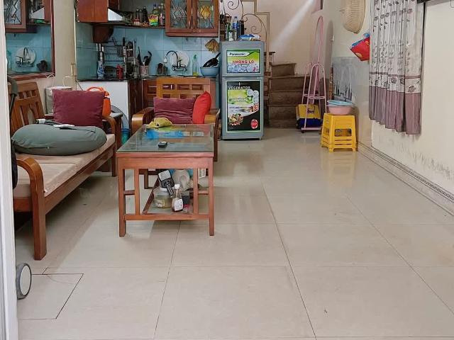 Cho thuê nhà ngõ ba gác ngõ hoà bình 7, 30m2 x 4 tầng 3 ngủ, 12 Triệu vào được ngay