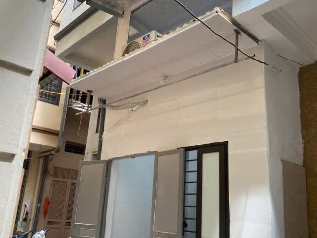 Cho thuê nhà Ngõ Dương Văn Bé, HBT 1.5 tầng x 30m2, chỉ 4.8 Triệu/tháng