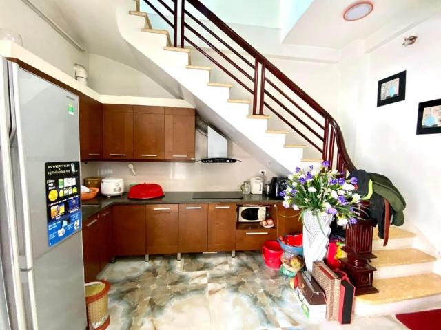 Cho thuê nhà riêng 5 tầng giá 15tr/th Phố Tư Đình, Long Biên, Hà Nội
