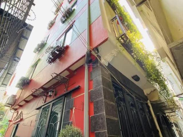 Cho thuê nhà riêng biệt nguyên căn ngõ Âu Cơ, DT 45 m2 6 tầng Giá 17 Triệu ctl
