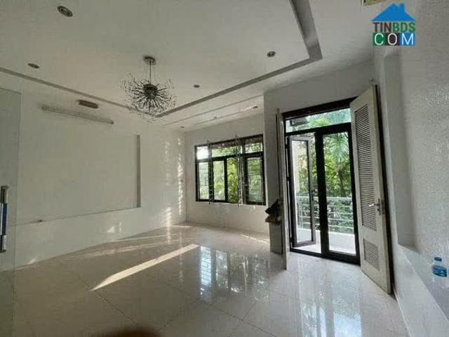 Cho thuê nhà riêng Nguyễn Văn Huyên Cầu Giấy 82m x 5T GIÁ 35TR Ô TÔ, VỈA HÈ