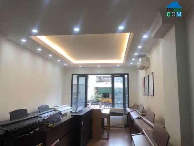 Cho thuê nhà riêng phố Huỳnh Thúc Kháng, ô tô đỗ cửa, 40m2 x 5 tầng, thang máy, thông sàn, giá 35tr