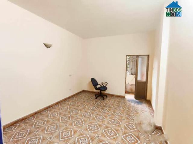 Cho thuê nhà riêng phố Đội Cấn, Ba Đình 33m2, 2 tầng, nhà đẹp gần phố, sân rộng, ô tô 20m