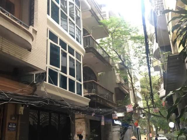 Cho thuê nhà tại Linh Lang, ô tô tránh nhau, 40 m2, 4 tầng, giá 26 triệu/tháng
