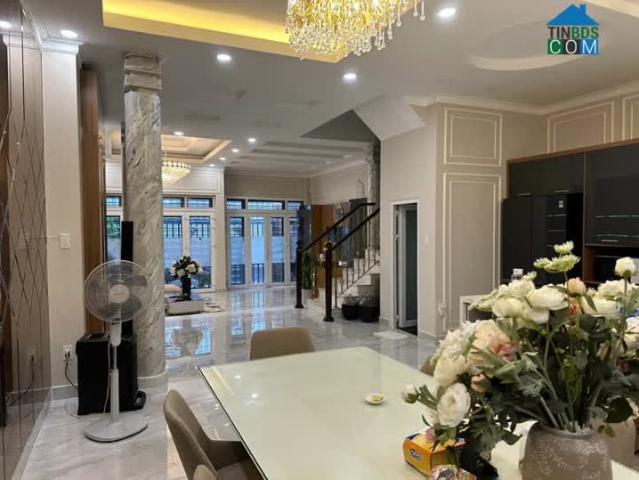 Cho thuê rẻ nguyên căn nhà phố xinh 6.4 x 18m 1 trệt 3 lầu trung tâm Q1 TP. HCM