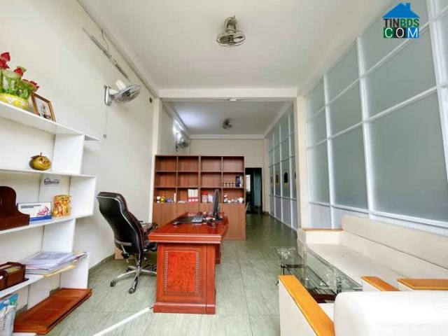 Cho thuê sàn trống làm văn phòng tầng 3: 8x18m. Giá 10 tiệur/tháng