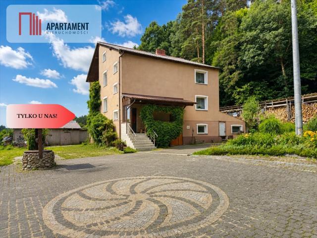 Przestronny dom 200 m² z niezależnymi mieszkaniami i zapleczem