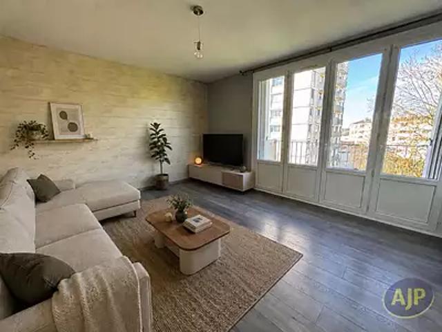 Cholet 49300 Location appartement 3 pièces t3 au dernier étage parking