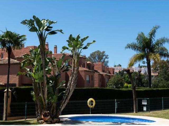 CHOLLO! Apartamento de 125 m2 de 3 dormitorios y dos baños, ubicado en la zona de Atalaya Isdabe