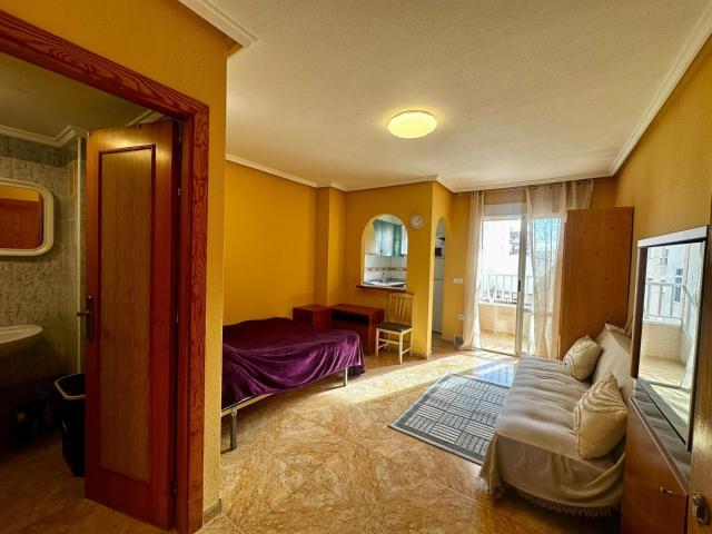 CHOLLAZO DE LA SEMAN, AMPLIO ESTUDIO CON PISCINA COMUNITARIA, RODEADO DE TODOS LOS SERVICIOS