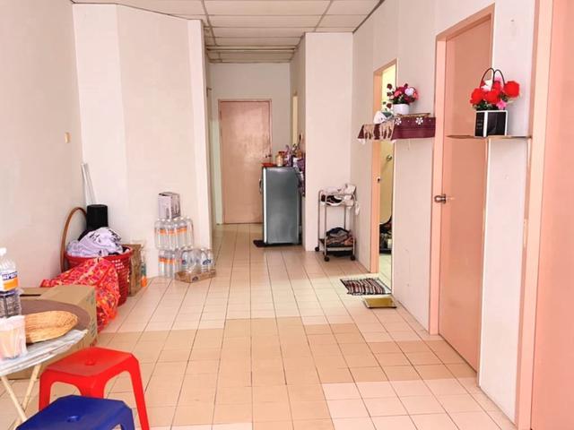 Chonglin Park Apartment 3 bed 2 bath Top Floor Currently Tenanted