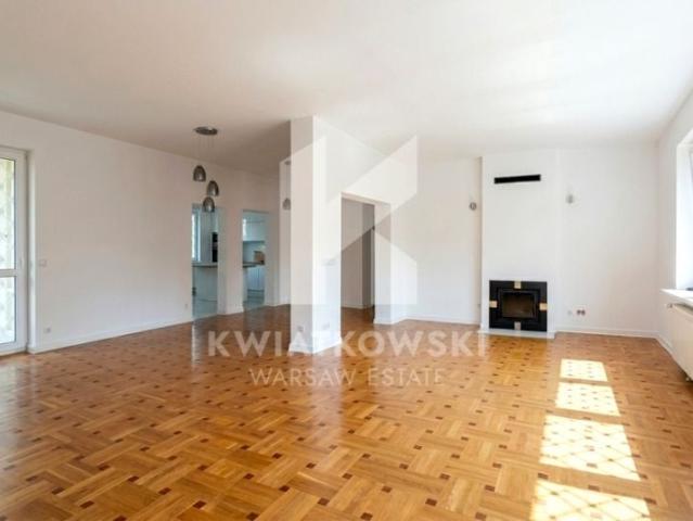Chorągwi Pancernej 330 m², Warszawa
