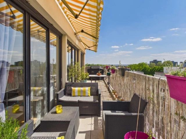 CHATENAY MALABRY ALLEE DE LA CHATAIGNERAIE COUP DE COEUR POUR CE 3 PIECES DERNIER ETAGE AVEC TERRASSE