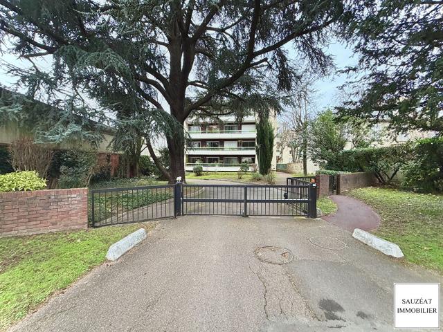 Chatenay Malabry Grand studio à deux pas du Parc de Sceaux