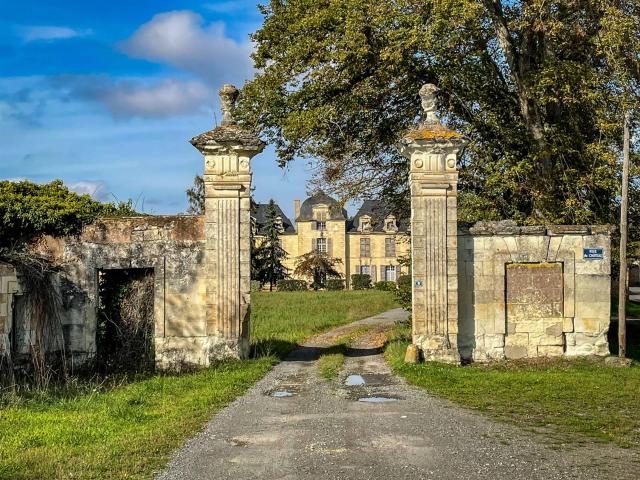 Chateau manieriste d'epoque Louis 13 700m² Thouars