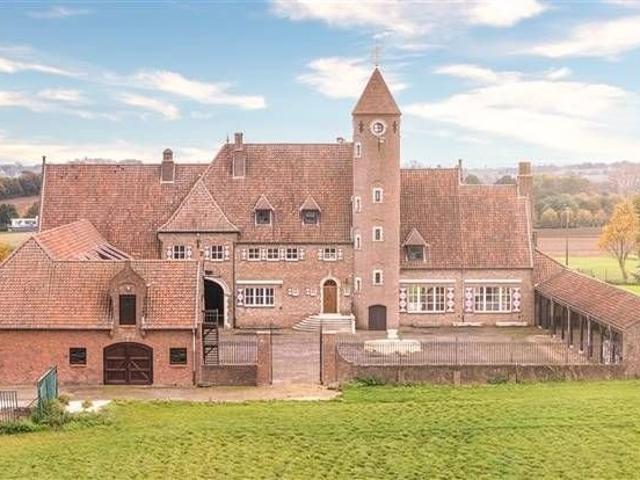 Château atypique et exceptionnel