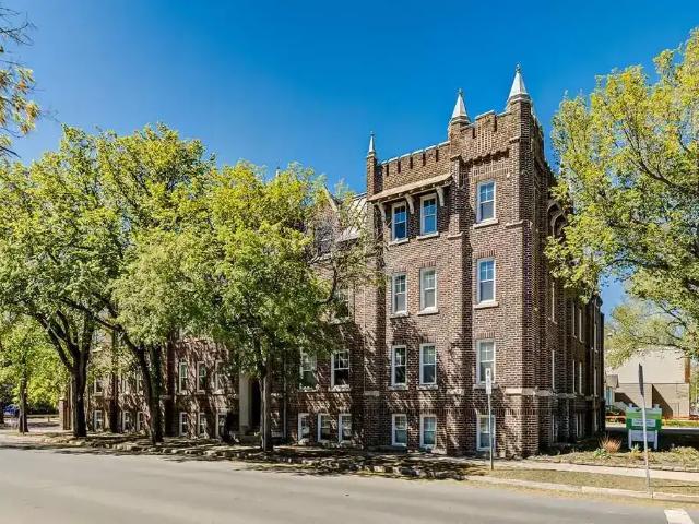 Chateau Apartments