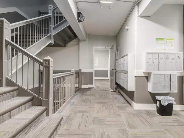 Chateau Apartments Studio Apartment for Rent at 2104 14th Ave, Regina, SK S4P 0X6 Transitional
