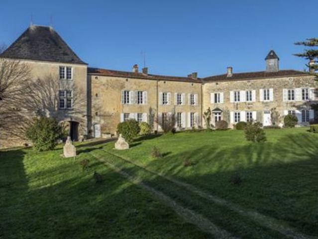 Château du XVe siècle entre Niort et La Rochelle