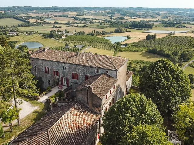Château du XIIIe siècle au cœur de 35 hectares