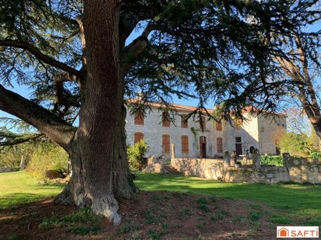 Château du 18ème avec gites, parc et vue panoramique