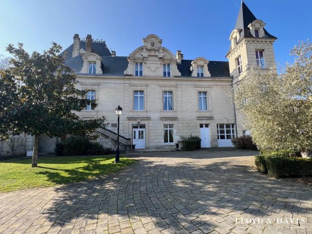 Château du 19ème entièrement restauré 710m² Villers Cotterêts