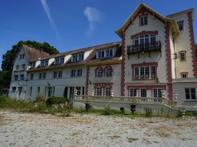 Château du 19ème siècle sur 13 hectares de terrain