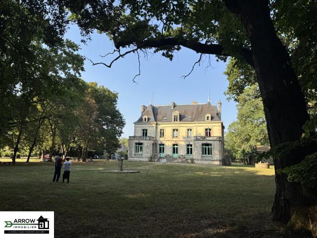 Château d’exception à deux pas de la mer 413 m2 habitables sur un domaine de 1,43 ha
