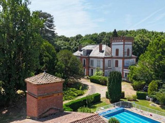 Château de caractère avec orangerie & potentiel év