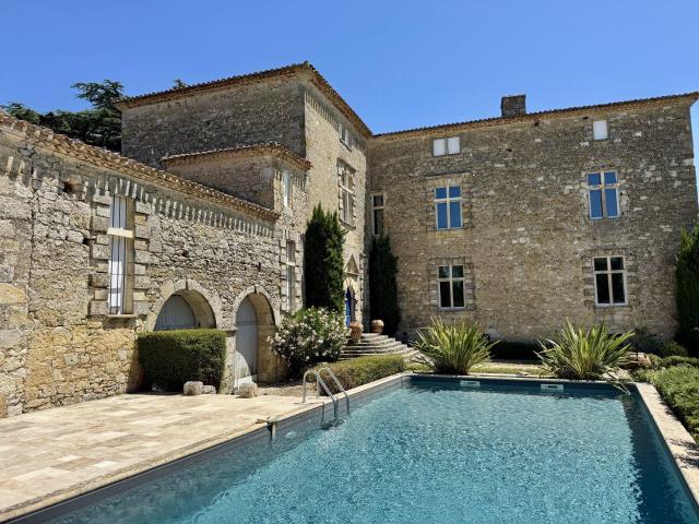 Château de caractère avec chapelle du XVIIe siècle, terres. 280m² Condom