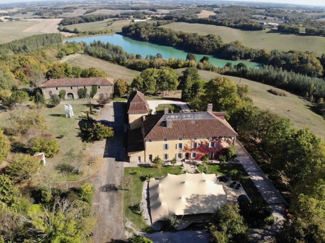 Château de charme avec vue sur les Pyrénées, parc et dépenda 1600m² Vic Fezensac