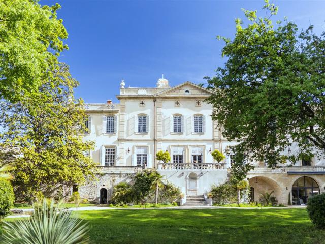 Château de Collias: Héritage Médieval, Luxe Contemporain 1729m² Uzès
