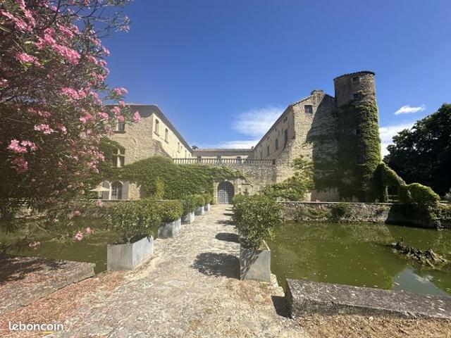 CHÂTEAU DE LASCOURS Appartement calme et verdoyant | Piscine | Parking