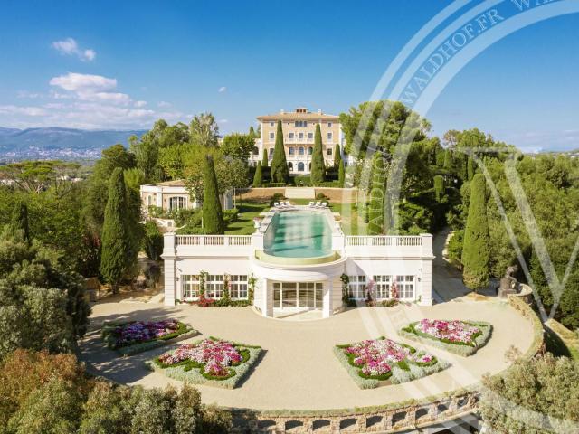 Château de 2200m2 avec vue panoramique à 360° sur