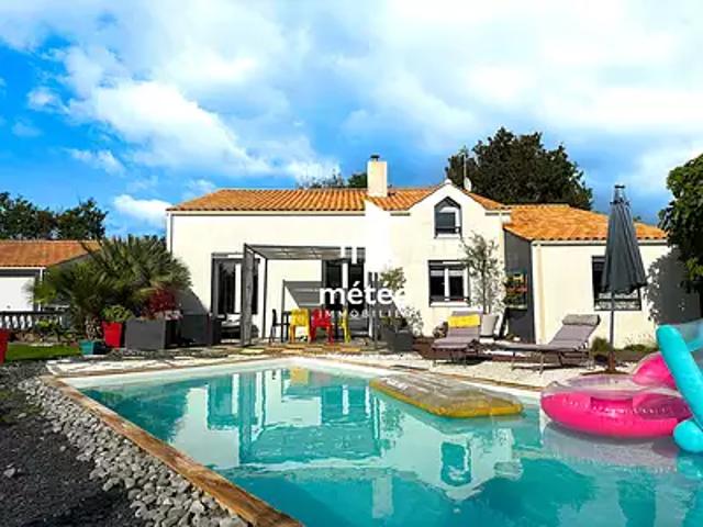 Château d'Olonne 85180 Achat / Vente maison 7 pièces t7 au dernier étage piscine
