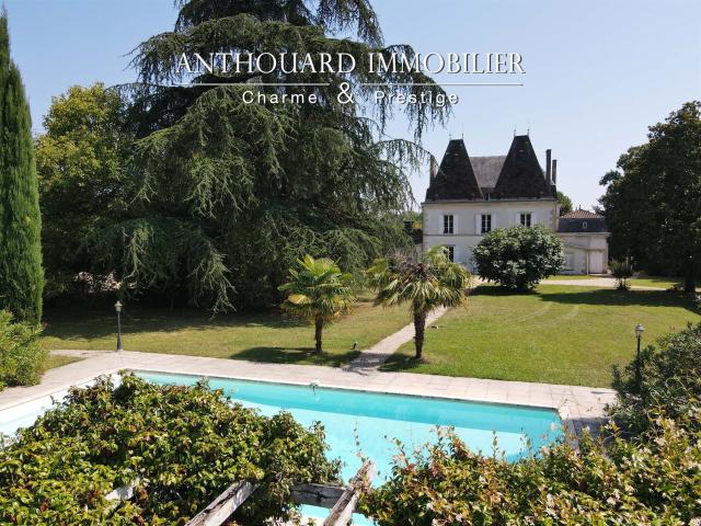 Château familial, parc 1,2ha avec piscine 570m² Sainte Foy la Grande