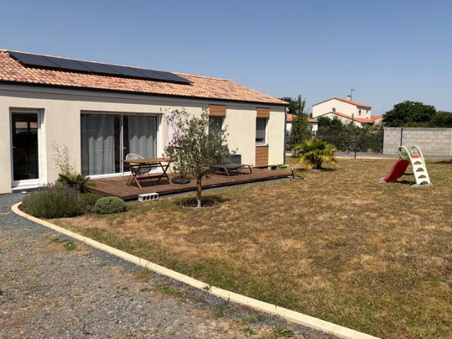 CHATEAU GUIBERT 85 LA MAINBORGERE VILLA DE PLAIN PIED 2020/4 CHAMBRES AVEC GARAGE SUR 1353M² CLOS