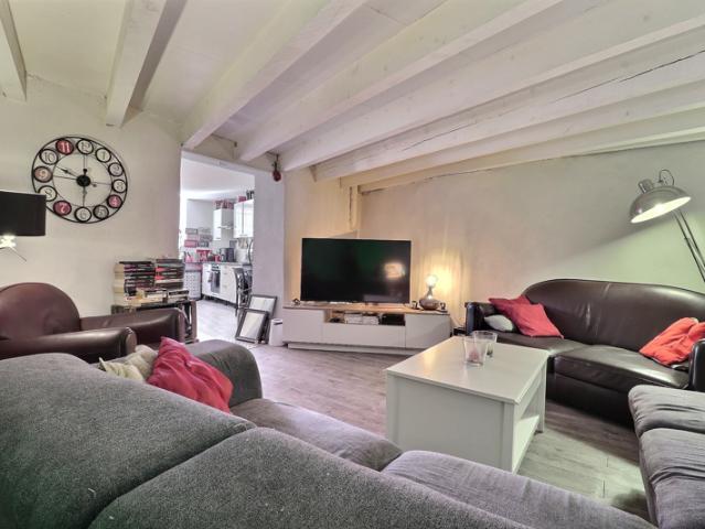 CHATEAU GOMBERT, Grand T2/3 de 82 M2 centre village