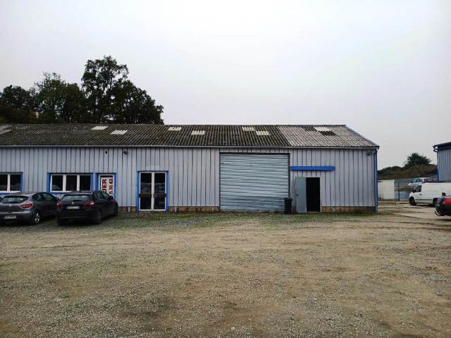 Château Gontier 53 CHATEAU GONTIER, EN ZI, LOCAUX D'ACTIVITE 230 M2 A LOUER