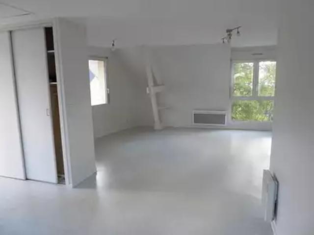 Château Gontier sur Mayenne 53200 Location appartement 1 pièce t1 au dernier étage cave