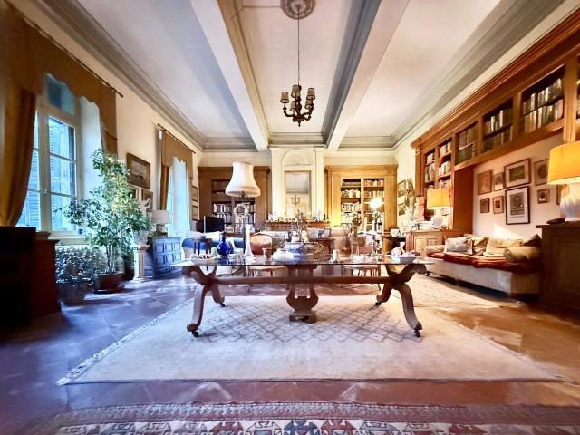 Château historique de caractère datant du XVIe siècle situé. 1000m² Castelnaudary
