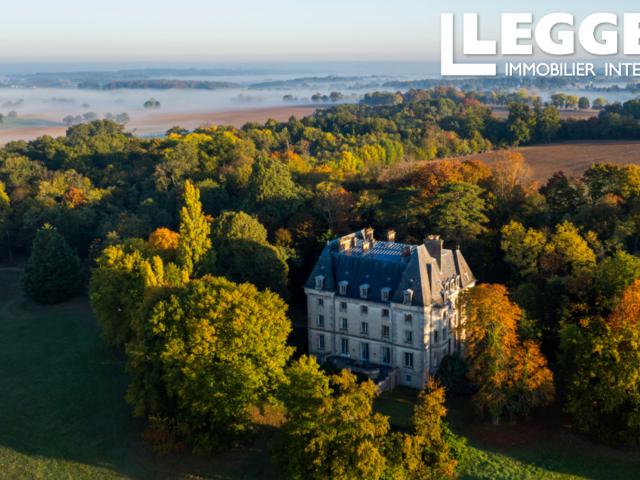 Château historique exceptionnel et bâtiments de domaine