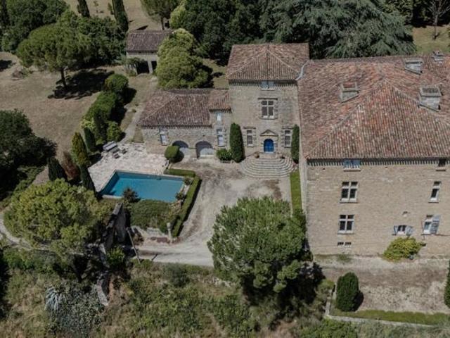 Château historique sur 19,5 hectares