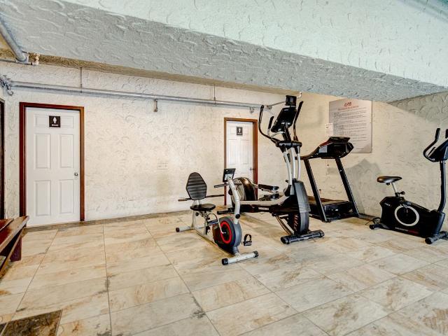 CHÂTEAU LOUIS 1 Bedroom Apartment for Rent at 300 Boul De La Côte Vertu, Montréal, QC H4N 1E1 Chameran