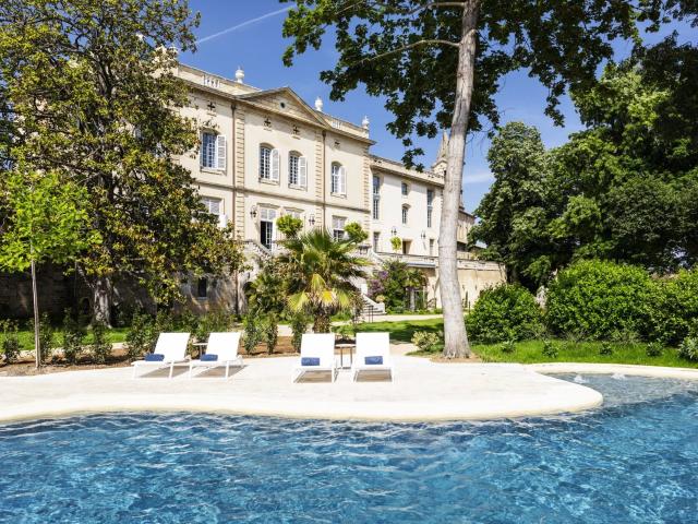 Château remarquable avec parc de 1,72 hectare et restauratio. 1729m² Uzès