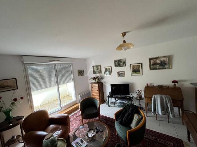 CHATEAU RENAULT APPT T2