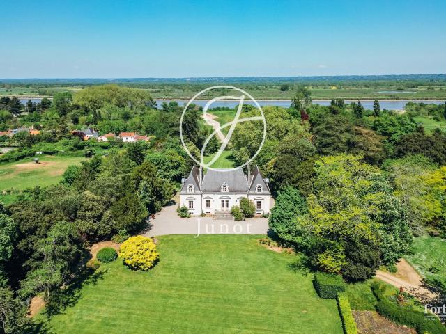 Château XIXe Parc paysager & Dépendances